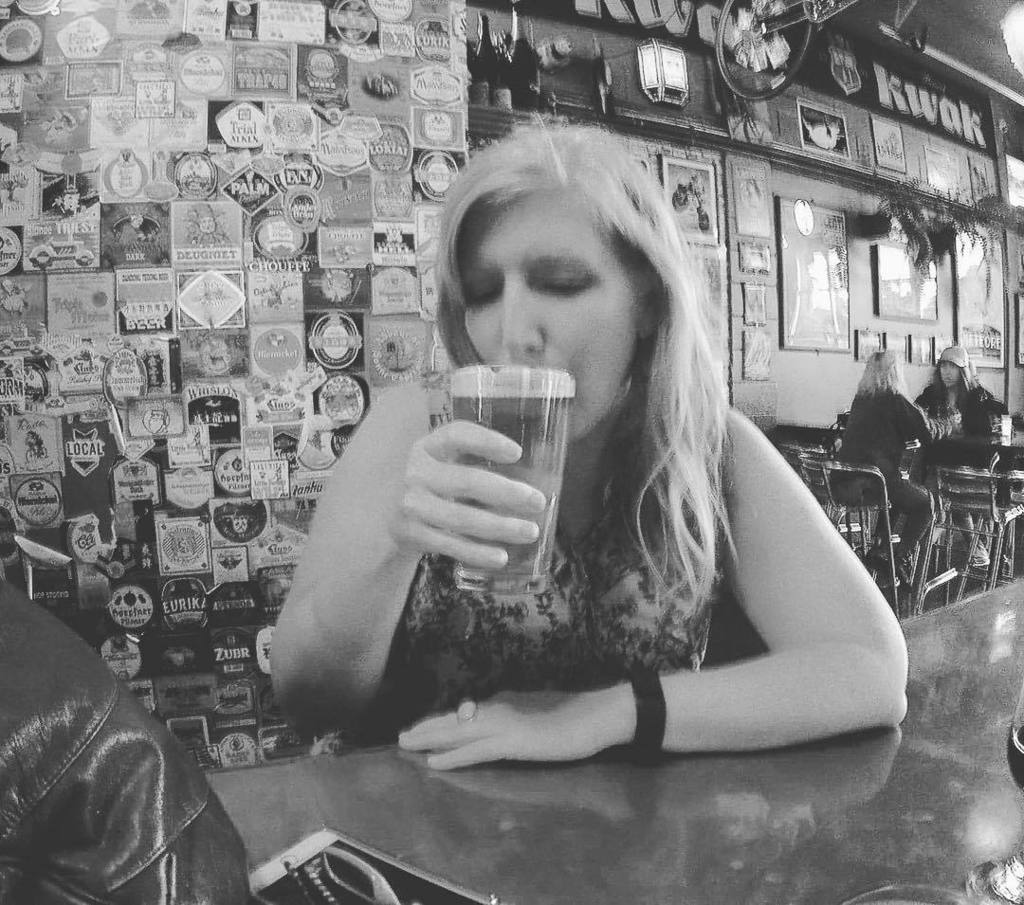 Socially_Monica's tweet photo. In my #happyplace. Sipping #plinytheelder with my โค๏ธ at @apexbar in #beervana. #love #vacay #wheninportland #crafโฆ https://t.co/xNTSHKFf32 https://t.co/tXMU1vV5sl