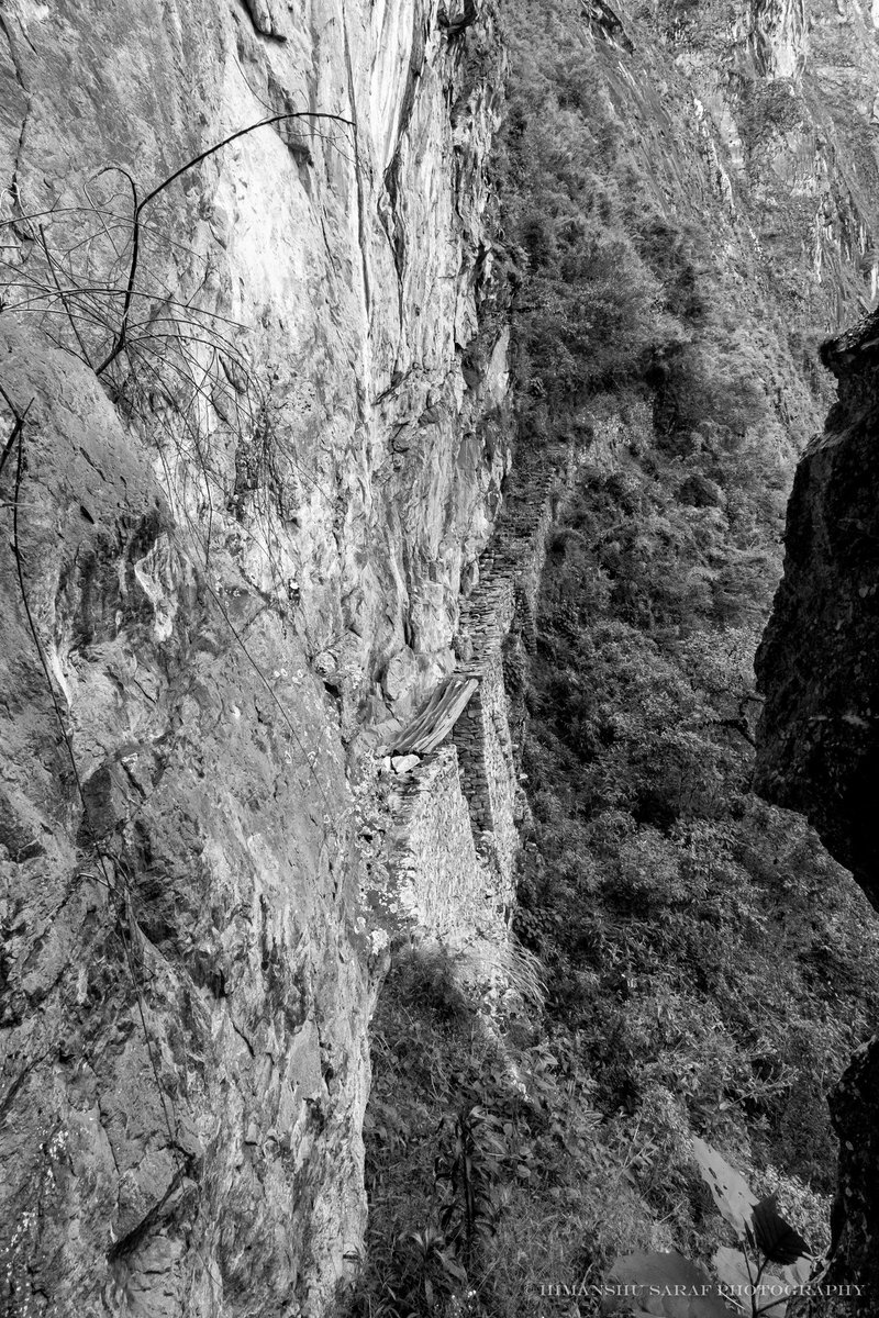 travelchrome's tweet photo. The #IncaBridge at #MachuPicchu in #Peru, built into a steep cliff as a secret entrance.  The deliberate gap could be bridged by trunks. https://t.co/Kv1HYHzxoF