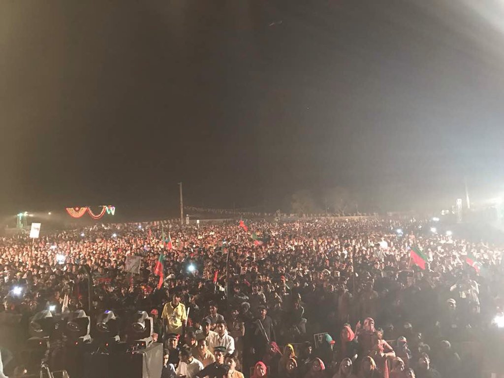 AliMuha89558454's tweet photo. کشمور سندھ جیسے پسماندہ صوبےکے دوردراز ضلع میں جہاں بدترین حالات میں بھی جہالت بھٹو زندہ رکھتی تھی اتنا بڑا مجمع 🤔 https://t.co/M6mFD9VkRU