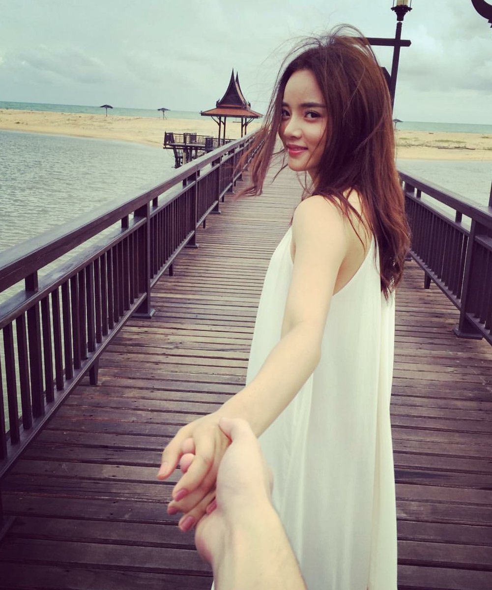 yoon_mint530's tweet photo. เพื่อนสนิทถ่ายรูปกัน vs แฟนถ่ายรูป 
จงหาความแตกต่างจากสองภาพนี้ 😂😂😂
#อินดี้วาววา #กอล์ฟขวัญ https://t.co/g5g2LuOz3M