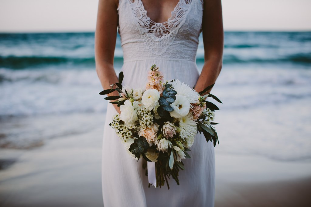 #beachwedding #noosa #noosawedding #elopement #weddingflowers #weddingbouquet #sunshinecoastwedding #weddingpic #destinationwedding