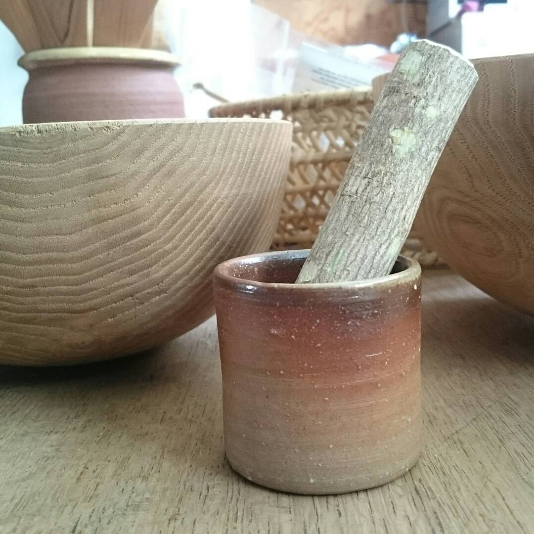 O Xrhsths Sml Sto Twitter 6 15 木 迄常設展 岡山 備前焼の一陽窯 木村肇さんのスパイスミルセットも入荷しております あと木村さんならではのアイテムのスパイスミルセットはホールのスパイスやナッツなどを潰すのに場所も取らず 飛び散らず便利です お料理