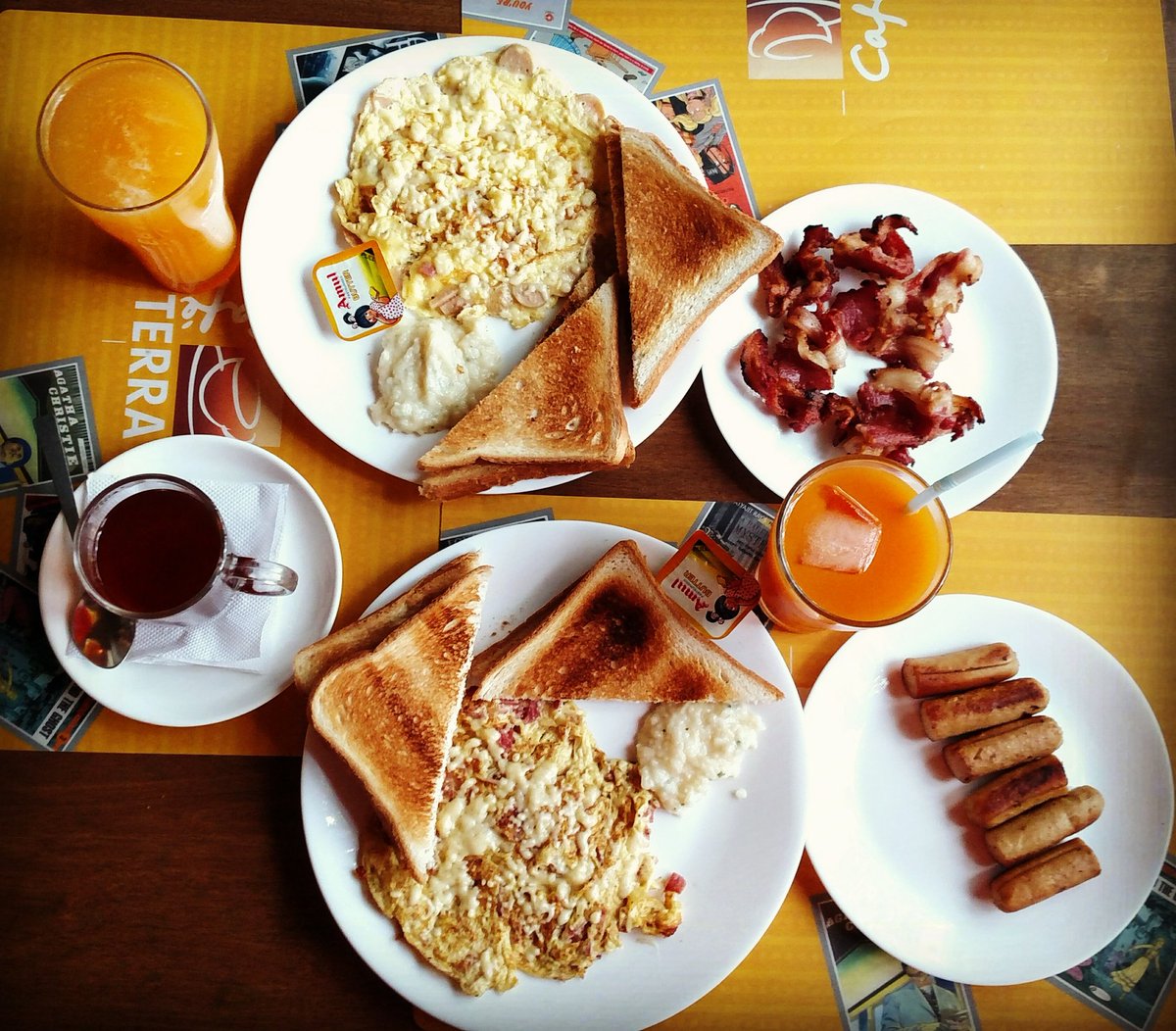 rohini_james's tweet photo. Breakfast scenes after #tcsworld10k #breakfast #sundayfunday #cafeterra #rjheartnsoul https://t.co/UsOUamS8D1