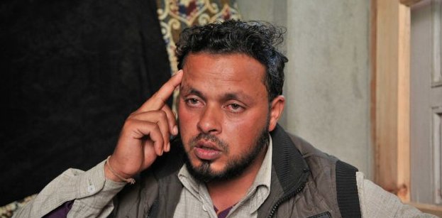 HuffPostIndia's tweet photo. Kashmir man used as human shield files complaint with human rights body, calls award to Major Gogoi 'illegal' https://t.co/zaGxC3kRCX https://t.co/Rx2aBDSzdx