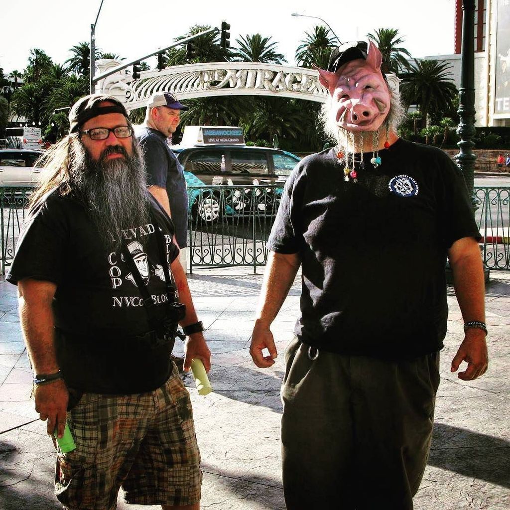 EYEAM4ANARCHY's tweet photo. Fuck the #murderers at the #Venetian and #LVMPD #TashiiBrown #KennethLopera #LasVegas #Strip #ChalkBlock #NVCopBloโฆ https://t.co/VykJ3fqoPN https://t.co/6RZMj6DKXx
