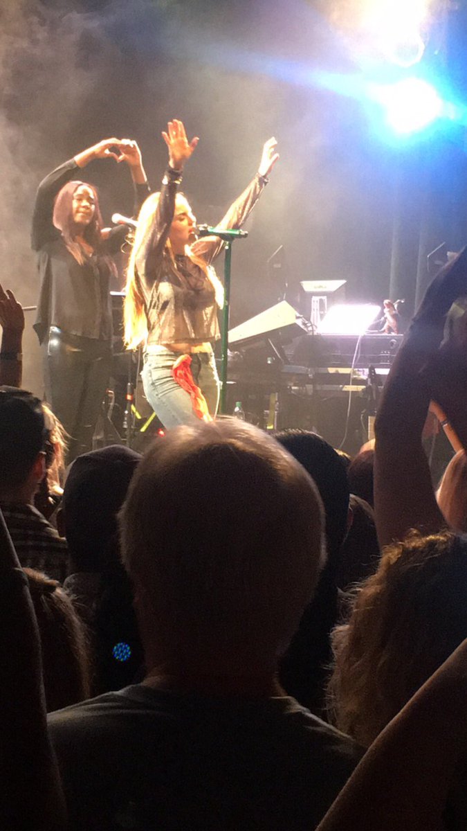 _itsCourtneyK_'s tweet photo. @iamjojo You just did that, mama 💕 Your heart and soul shows through so vividly. Thank you for an amazing night! 😘 https://t.co/0WS8UjquF4