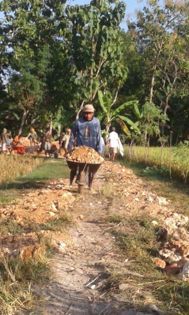 desamojorembun's tweet photo. Gotong royong warga @desamojorembun brsama jajaran Forkompinca @Kec_Kradenan. Trima kasih
Cc: @info_kradenan

#BBGRM2017
#MojorembunMAHAGURU https://t.co/zurW2J5gV6