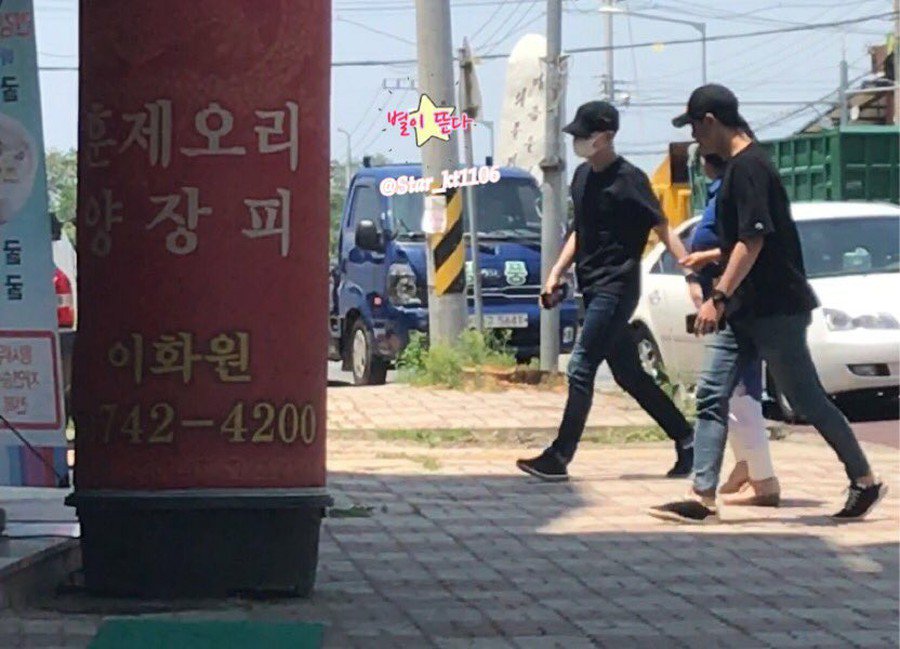 kpopers_family's tweet photo. Kyuhyun is the last Super Junior members to fulfill army duty as he officially enlisting to military service today https://t.co/IbithpPmSl
