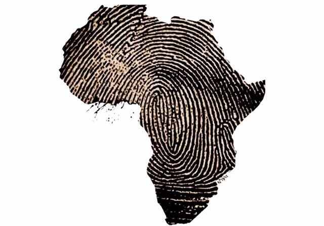 RRCreativeZA's tweet photo. Proudly African! ✊🏽✊🏿✊🏻✊🏼✊ Let's embrace our continent and all it has to offer #AfricaDay #OpenAfrica https://t.co/CyAvfnicL3