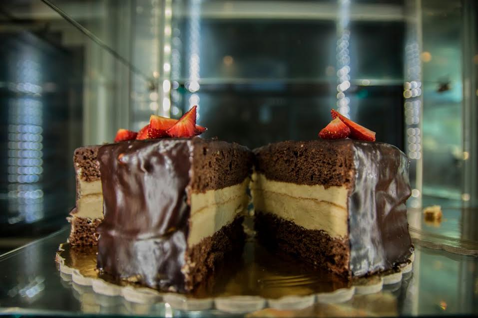 PuroEBioSevilla's tweet photo. ¿Quedamos en #PuroEBioSevilla y probamos un trozo de tarta?  ¡Acompáñalo con un rico café!  #HeladeriasSevilla #HeladeriaSevilla https://t.co/nmF4XlNkSd