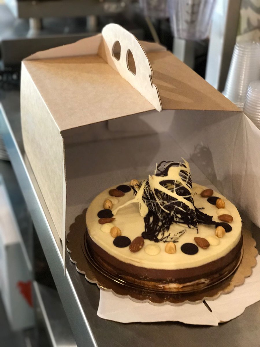 PuroEBioSevilla's tweet photo. ¿Quedamos en #PuroEBioSevilla y probamos un trozo de tarta?  ¡Acompáñalo con un rico café!  #HeladeriasSevilla #HeladeriaSevilla https://t.co/nmF4XlNkSd