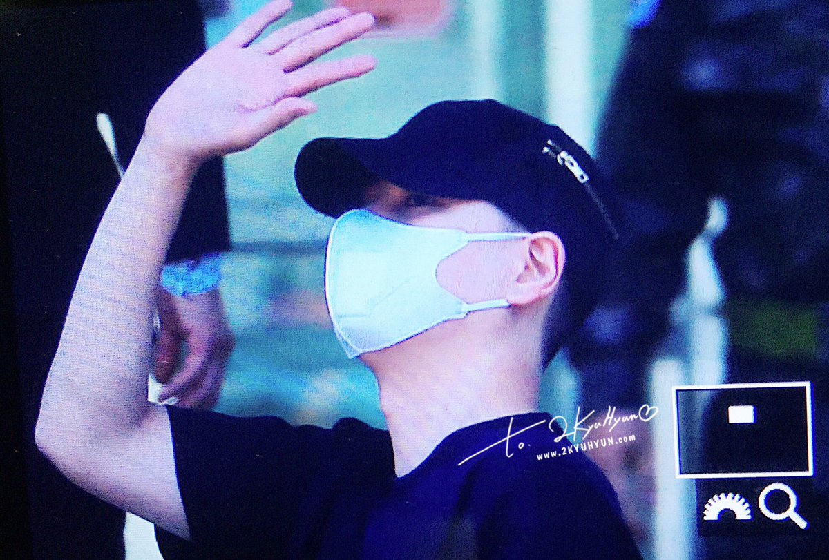2kyuhyun's tweet photo. 170525 #규현 #Kyuhyun 입대 (3) 💙 cr. @2kyuhyun #규현아_사랑해 #WaitingForKyuhyun https://t.co/dNzMdtWGEs