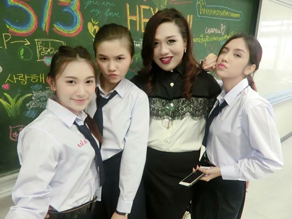 sammyhappyday's tweet photo. คุณครู&amp;นักเรียน
#เด็กเรียนเกรียนแสบ #Upperscore
#ขอบคุณรูปค่ะ https://t.co/uJu4jCmSRc