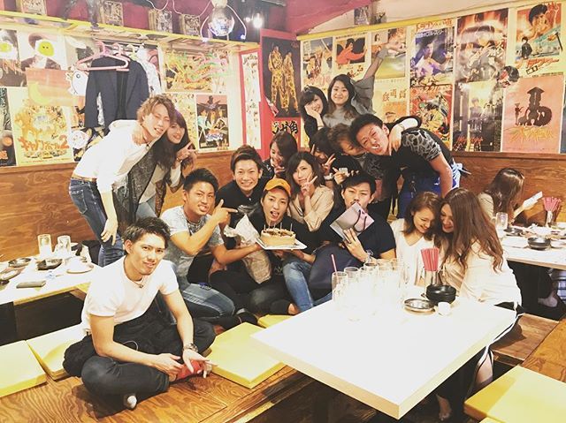 公式 いざこい 梅田店 Auf Twitter 誕生日 おめでとう 友達から写真入りケーキほんと仲いいなぁ みんないっつも来てくれてありがとう 居酒屋いくなら俺んち来い 梅田 いざこい いざこい梅田 食べ飲み放題 T Co Pla8phbmgo