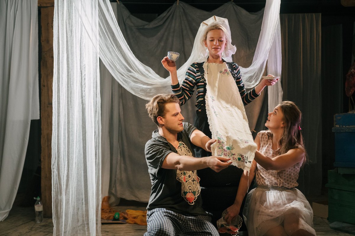 Smulitis's tweet image. 3. jūnijā "Šmulītis" aicina uz teātra sezonas noslēdzošo izrādi - brīnumaino ceļojumu visai ģimenei OTRĀ PUSĒ! - ejuz.lv/otrapuse