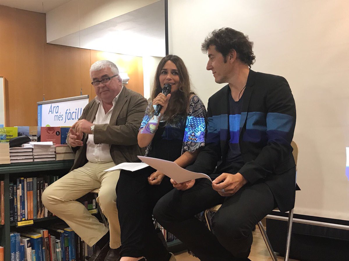 Gràcies a tots per venir a conèixer #ladonatatuada a @casadelllibre_bcn i especialment al <a href="/fuentes_manel/">Manel Fuentes</a> i <a href="/AgustiAlcoberro/">Agusti Alcoberro</a>