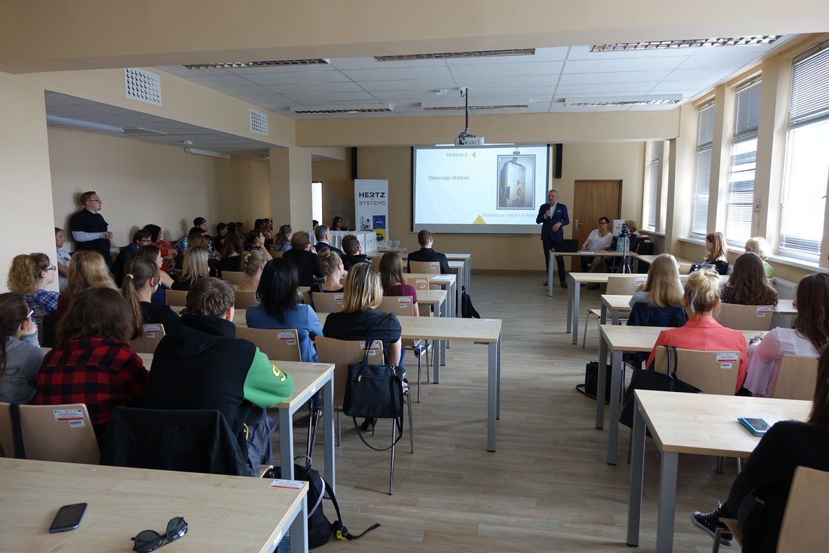 TrzaskowskiR's tweet photo. Jak dzięki pasji odnieść w życiu sukces. Konferencja Projekt Mistrz na @UZ_Zielonagora https://t.co/vZi8KzPRih