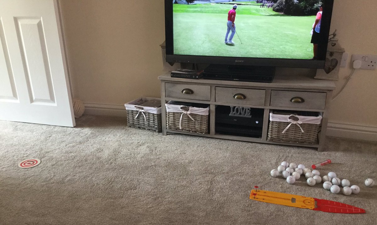marktitchengolf's tweet photo. 5ft putting time! @WoodyImports getting ready for tonight's a-team match against @CleeGolfClub #questforsinglefigures 🏌️⛳️@GrimsbyGolfClub https://t.co/ufX0xgDwhc