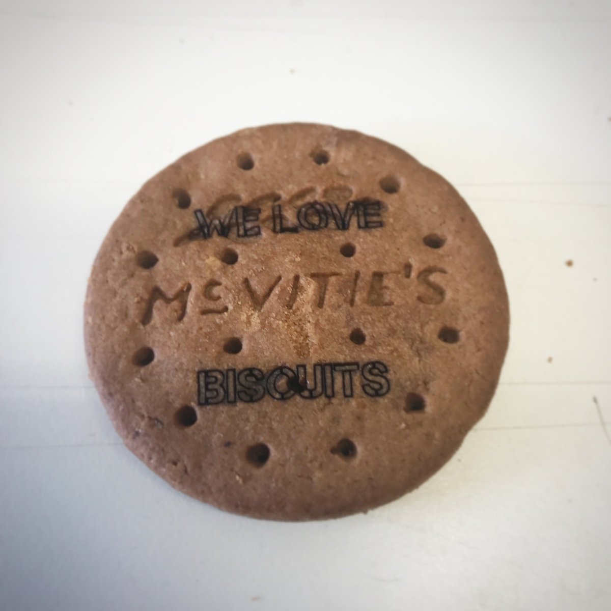 bdesignforge's tweet photo. Experimenting with laser cutting food. In particular, biscuits.
#lasercut #biscuitsforthewin #experiments #bristolbusiness https://t.co/ziLgqeKfZ9