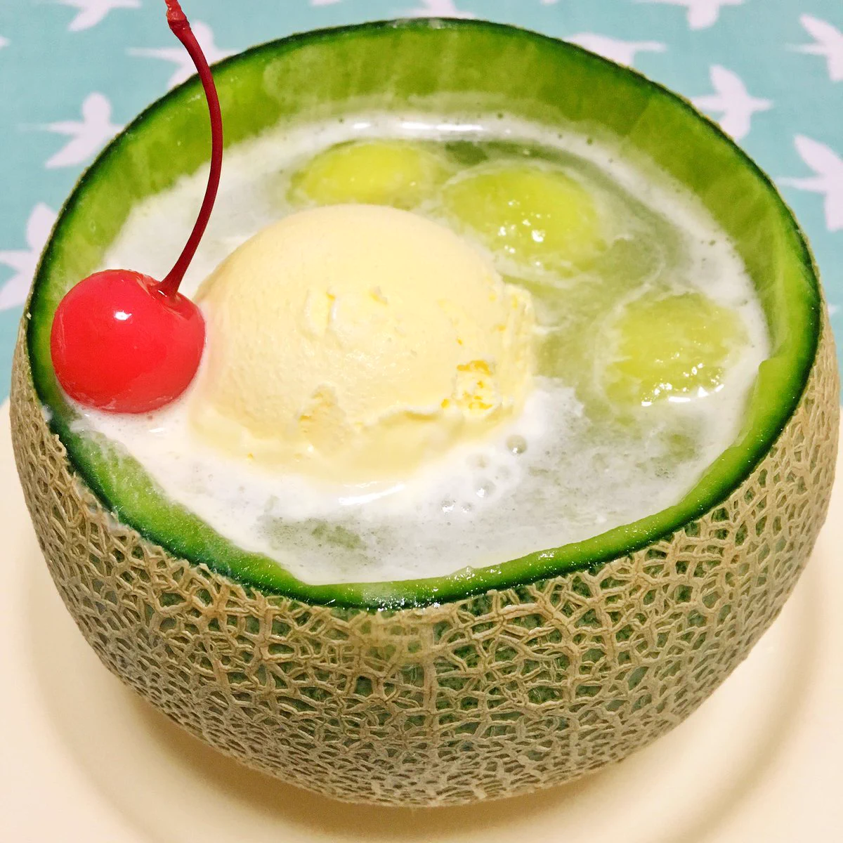 めちゃくちゃ贅沢！丸ごとクリームメロンソーダのレシピが話題に！