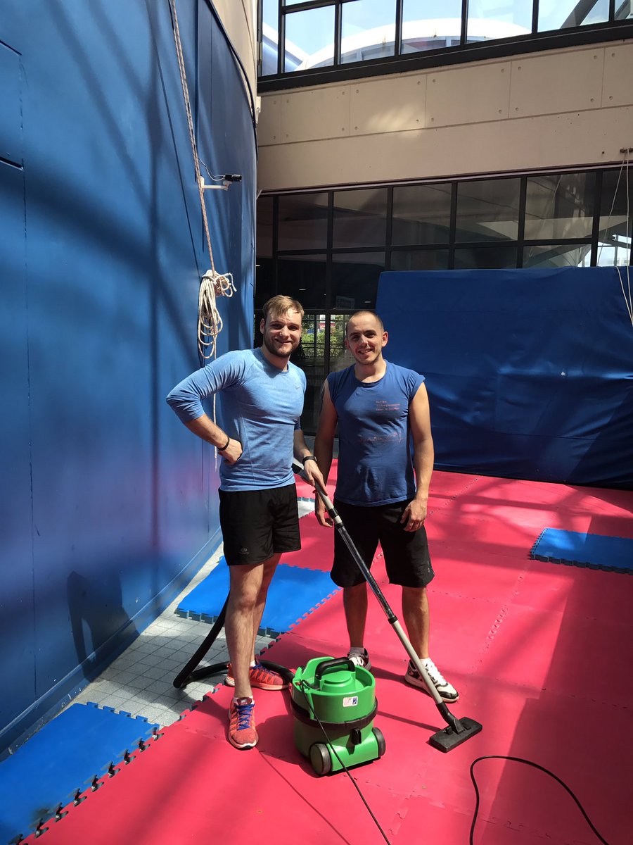 SheffieldDiving's tweet photo. Super coaches Sam &amp; Nigel carrying out a Spring clean #squadgoals #menwhoclean https://t.co/fqOOJGjeM7