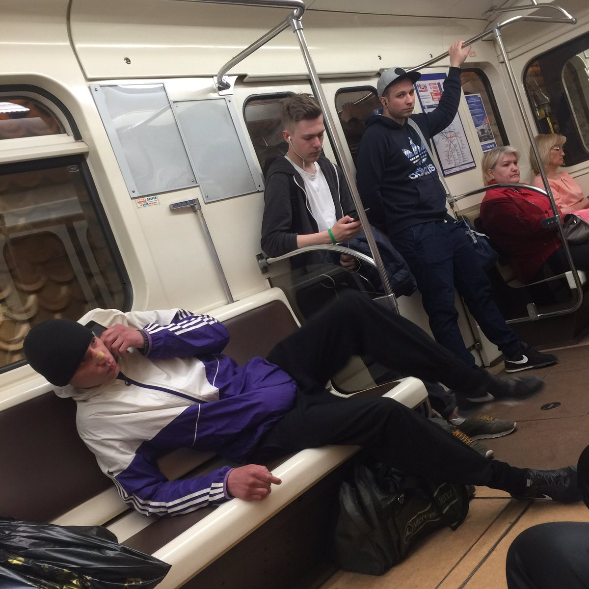 Я перезвоню, надо вопросики решить