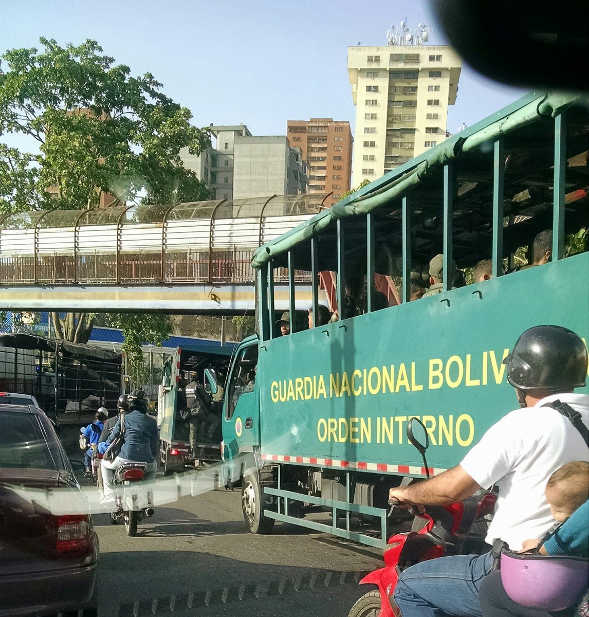 jugopiche's tweet image. Ahí van los sapos atentos San Antonio Montaña Alta 7:59am RedomaLosTeques @CaraotaDigital @ReporteYa @lossalias @ResistenciaV58 @Estudiant3