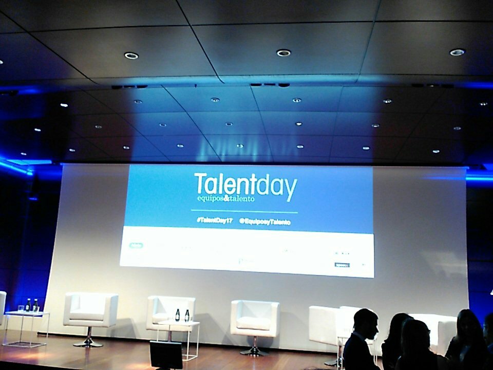 bajaen's tweet photo. Arrancando la jornada de #TalentDay17 https://t.co/SIk35J7WUy