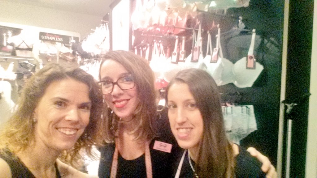 Estupenda visita con las Shero's de <a href="/HGrancasa/">HUNKEMOLLER GRANCASA</a>  <a href="/TRamosDesi/">Desiree Trascastro R</a> <a href="/cantor_monica/">Mónica Cantor</a> #hkmacademy <a href="/andreakuace/">andreacuace</a> <a href="/KiraRiga/">Kira</a>  <a href="/MonicaAnasi/">Monica A</a> #hkmfun