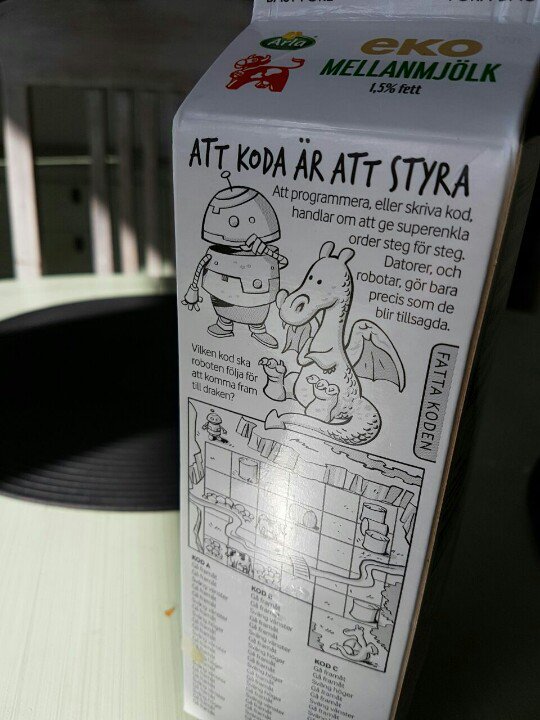 piceberg's tweet image. &quot;Att koda är att styra&quot; på mjölkpaketet! #koda #allmänbildning #programmeringiskolan