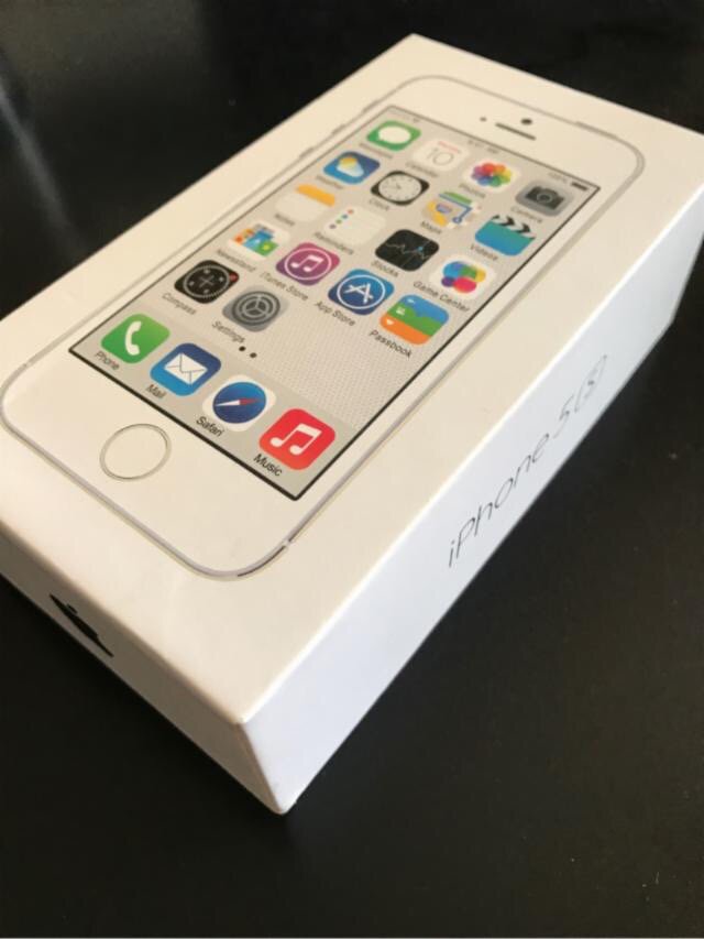 Mariluz_RC's tweet photo. Vendo "Iphone 5S 64gb" en #wallapop #torredelmar  https://t.co/oHxBZ5RgqH https://t.co/1DX1Xu1oLi