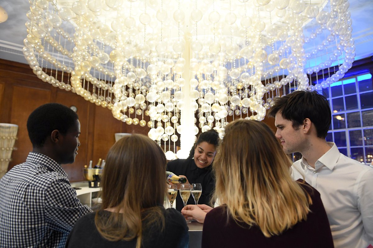 PommeryOfficial's tweet photo. Thank you to @TheLondonEye and David Greenwood's team @greed086 for a lovely #EyeLounge launch yesterday evening &amp; @redprnews #Pommery https://t.co/8mAbMMRQEz
