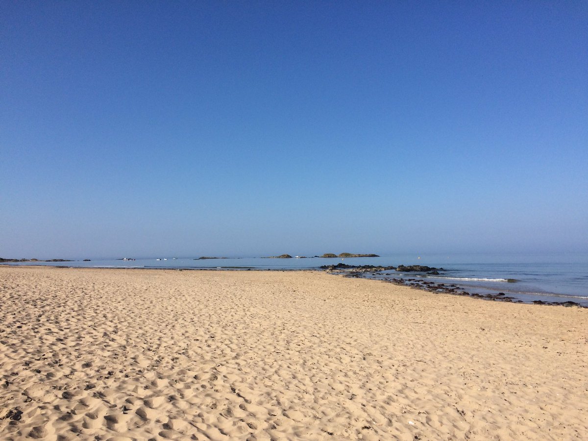 Wel, am bore hyfryd!😎
Thought those heading to offices today would appreciate this view. You're welcome!  #ArfordirCymru #WalesCoast #Croeso