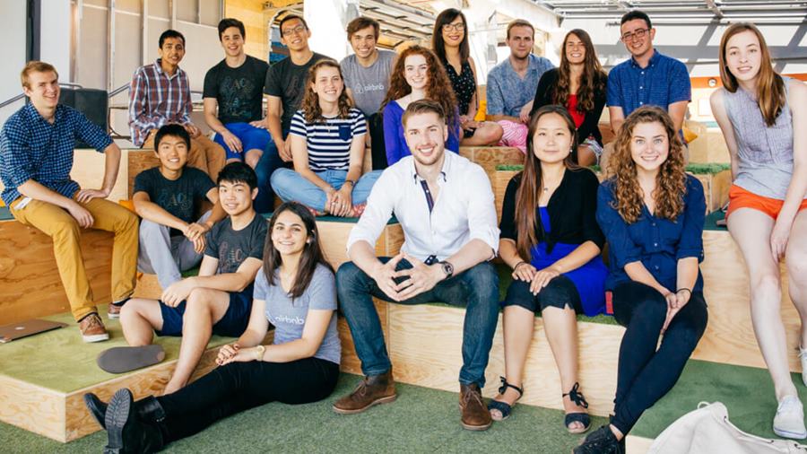 brandinsideasia's tweet photo. รู้ไหมว่า Airbnb มีมหาวิทยาลัยเป็นของตัวเอง ตั้งมาผลิต Data Scientists โดยเฉพาะ วิเคราะห์ข้อมูล https://t.co/o4aOyP5ZWq https://t.co/ko3ETkgUBR