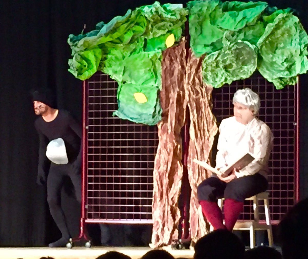 ColegioAmoros's tweet photo. Seguimos de fiesta en #InfAmorós, hoy los profes hacen teatro 🎭, ratoncitos, gallinas, osos...y un baile final #todosalteatro#Amorósdefiesta https://t.co/A2IawH0eWI