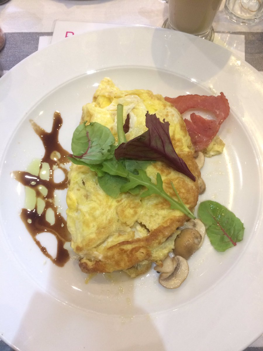 Breakfast is served at @coffeeflorist. Cheese and bacon omelette with low carb bread. So delicious! #DiscoverPaarl #ProePaarl