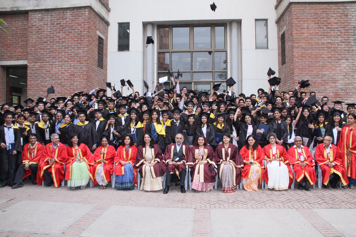 IilmInstitute's tweet photo. #TBT #IILMArchive | Throwback to PG Graduation Day(2012 Batch). 

IILM PGDM Admissions 2017-19 | Apply now - https://t.co/f67xRjT5CL https://t.co/5VKYVdzWkE