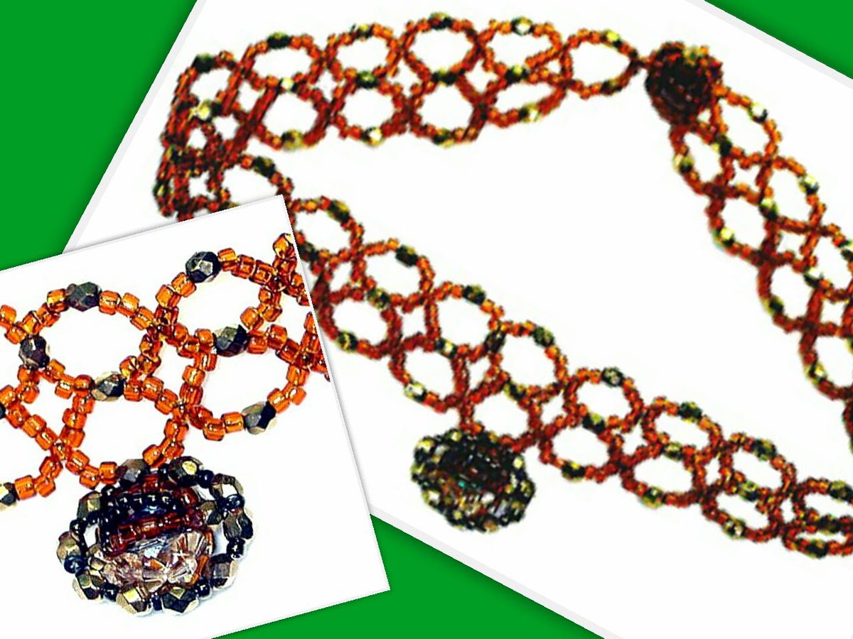 松木 崇子 丸大ビーズのドッグチョーカー 丸大ビーズとファイヤーポリッシュを組み合わせ ８の字編みをダブルで重ねた幅広のネックのトップに 大玉を細かい様々なビースで包み込むようにステッチしたボリューミーなモチーフを配した大人クールなデザイン