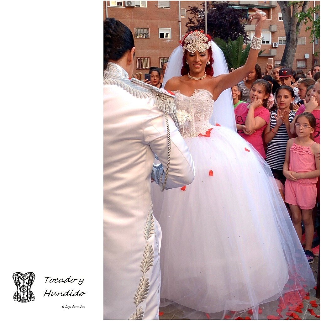 thcorsets's tweet photo. Orgullosos de meses de trabajos,  por fin os enseñamos uno de nuestros trabajamos más elegantes de este año, felicidades pareja https://t.co/NtPU4UHGfH