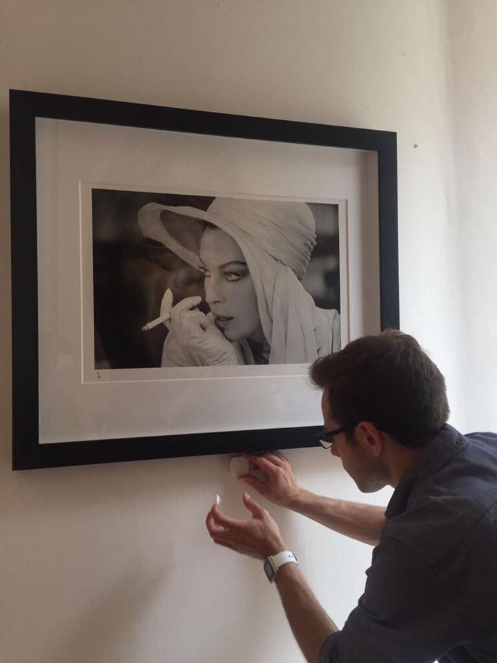 Installing #iBeacons at the awesome Ransom Art Gallery <a href="/RansomArt/">Ransom</a> in #London facebook.com/RansomArtGalle…