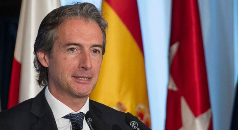 .<a href="/fomentogob/">Ministerio de Fomento</a> cambiará los concursos de #autobús. Así lo ha asegurado <a href="/idlserna/">Iñigo de la Serna</a> ow.ly/iEJK30c1Fw6 <a href="/elEconomistaes/">elEconomista.es</a>