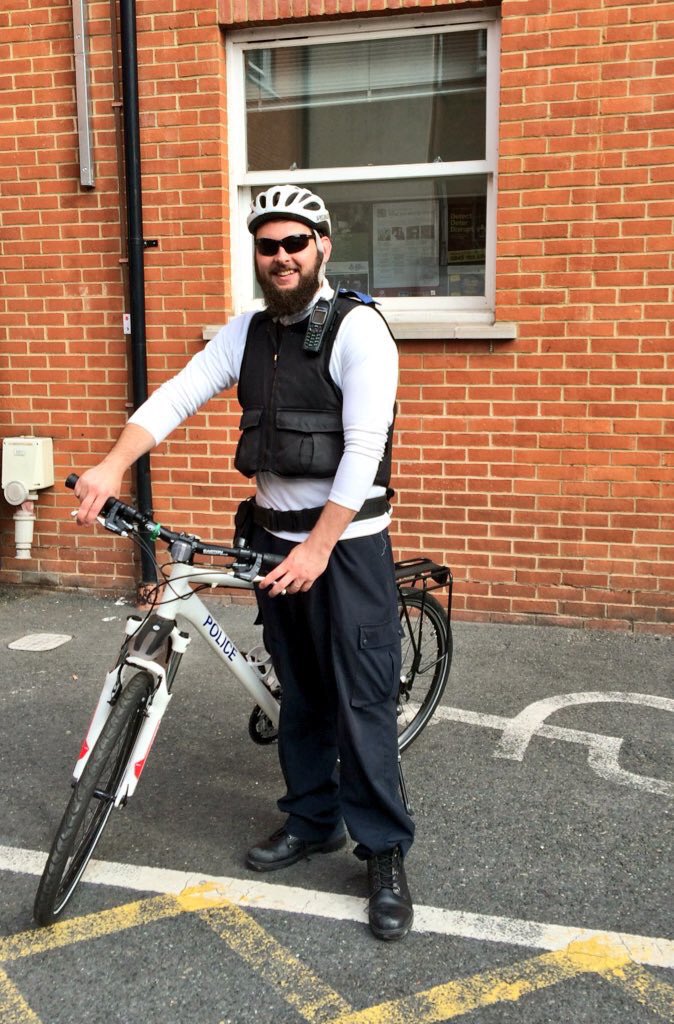 MPSCroftonPark's tweet photo. #Morningall lovely #CroftonPark
#PCSam & #PCSOAaron are out today in the tri-ward area - with #PCBurrows & one of her @MPSSpecials - say hi https://t.co/ht4QmTp2tB