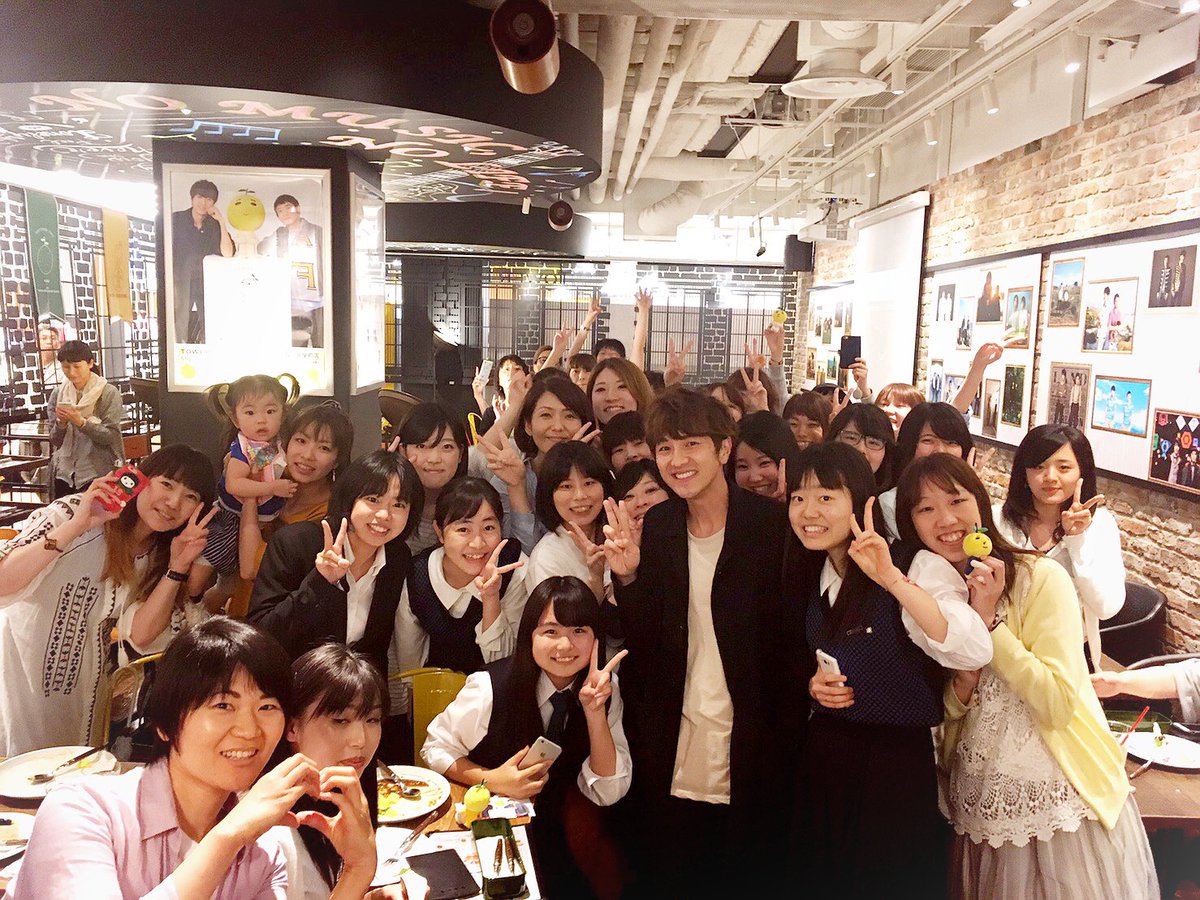 ゆず公式ツイッター 本日25日より タワレコカフェ梅田nu茶屋町店にて ゆずイロハカフェ いよいよスタート 先ほど リーダーがサプライズでお店にお邪魔させていただきました 週末は京セラドーム大阪公演 たくさんのご来店 お待ちしています