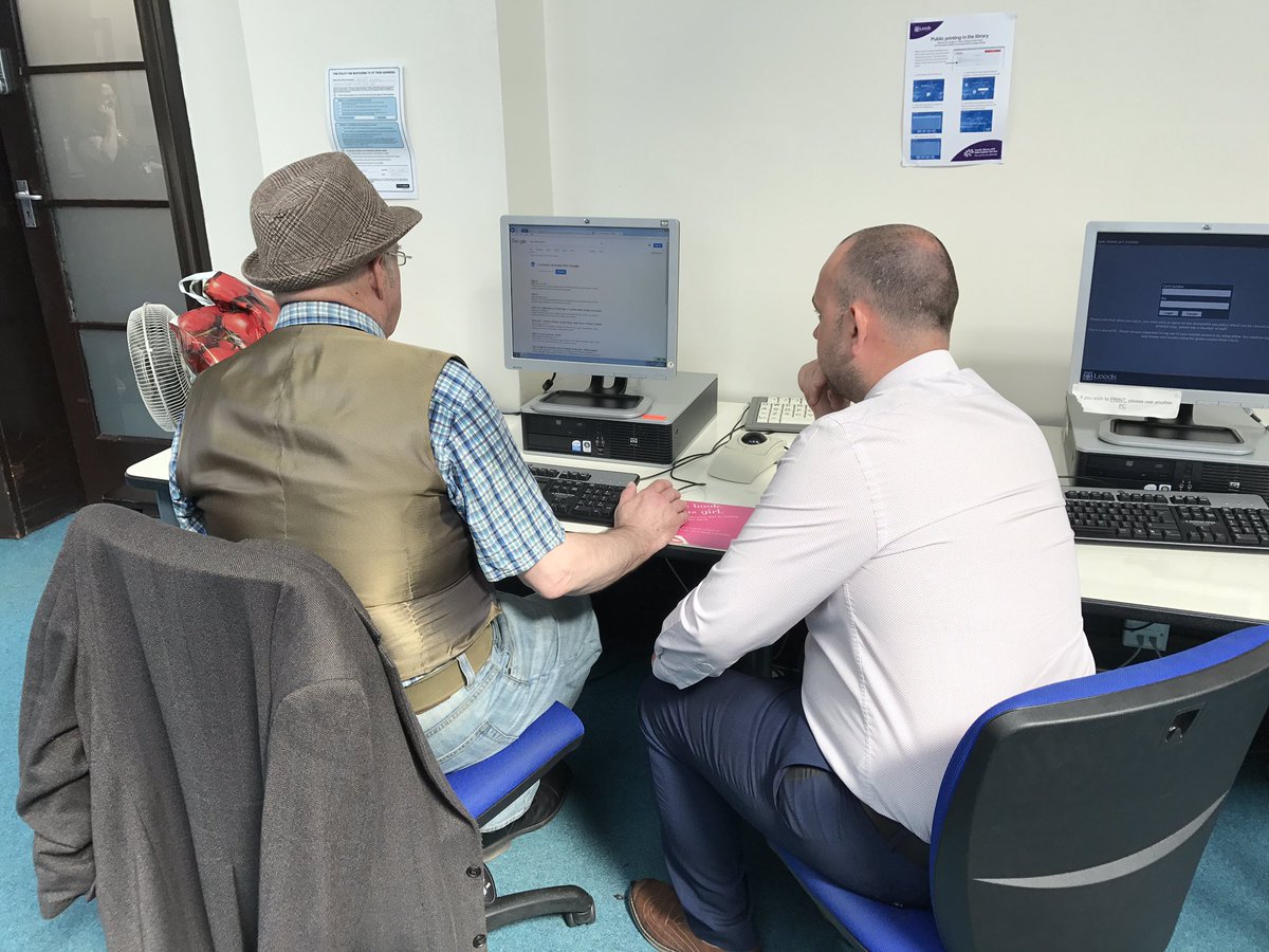 shoegal192's tweet image. @AskHalifaxBank popping into #HunsletLibrary to help with any digital enquiries #getonline #libraries #learningsessions @leedslibraries