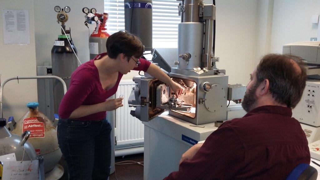 I love this picture of @NordgrenEric and Michele now of QAR using the SEM
 as part of MSc at  @CUConservation @ICONSci #photocomp