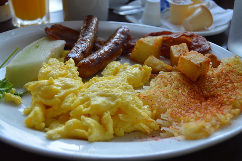 Grain2Sel_fr's tweet photo. On se fait un petit brunch pour ce week-end ? Bon, il faut aller à Toronto, mais ça peut vous ouvrir l'appétit ! #food #foodies https://t.co/9Lj3dNZI77