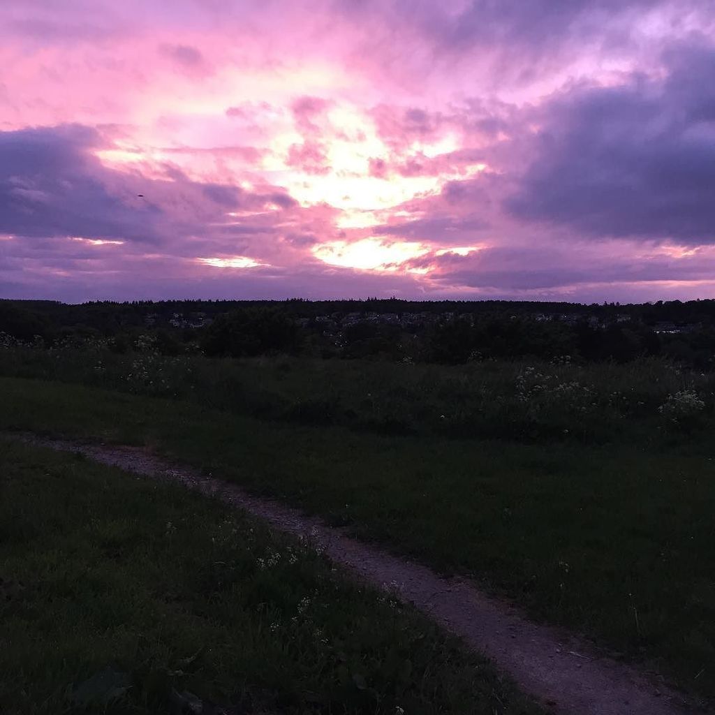 johnharris1969's tweet photo. Sunset in Elgin #ABWelection2017 https://t.co/OvNpPKlhZn https://t.co/UJMVevjeYz