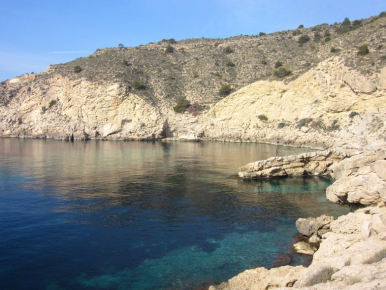 viajablog's tweet photo. Ya llega el buen clima y dan ganas de bañarse en las mejores playas de #Alicante https://t.co/pzIlMyfeAd #logiloco @logitravel https://t.co/jFsz5XO73F