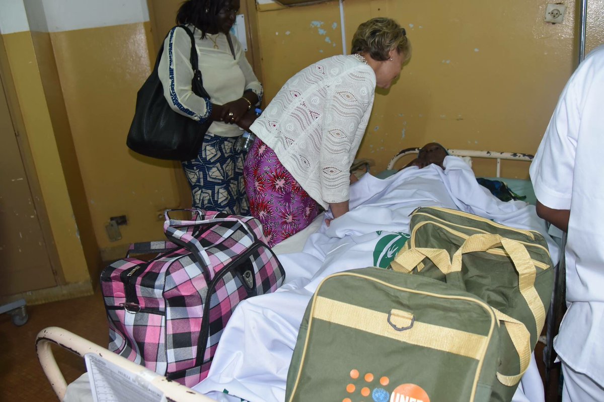 UNFPASenegal's tweet photo. Distribution kits de dignité aux femmes victimes de fistule.  #EndFistula @DiagneAndrea @UNFPA_WCARO @UNFPA @BocarDr @drsmgueye #sénégal https://t.co/S85lygx1Kl