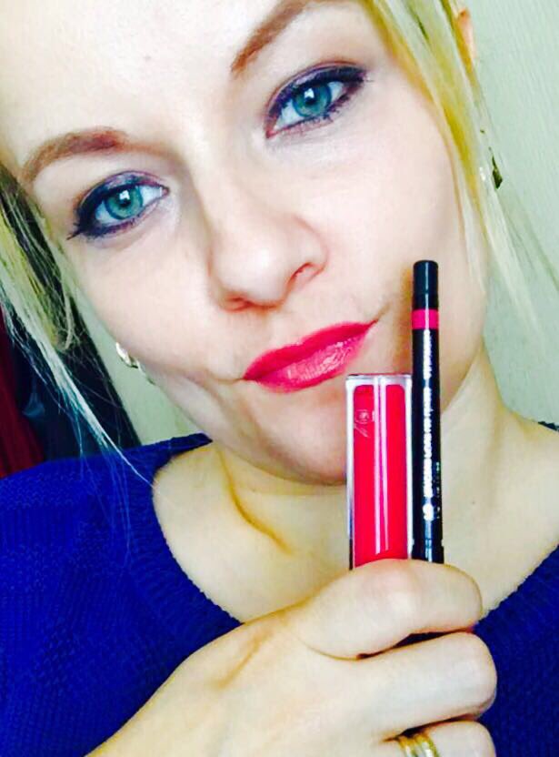 kristy_peyton's tweet photo. 💚Loving my new arbonne lip gloss and liner 💋 #arbonnemakeup  #arbonnelipgloss #cosmos 💋#100%plantbased #vegan #glutenfree https://t.co/nRJZ9csq0j